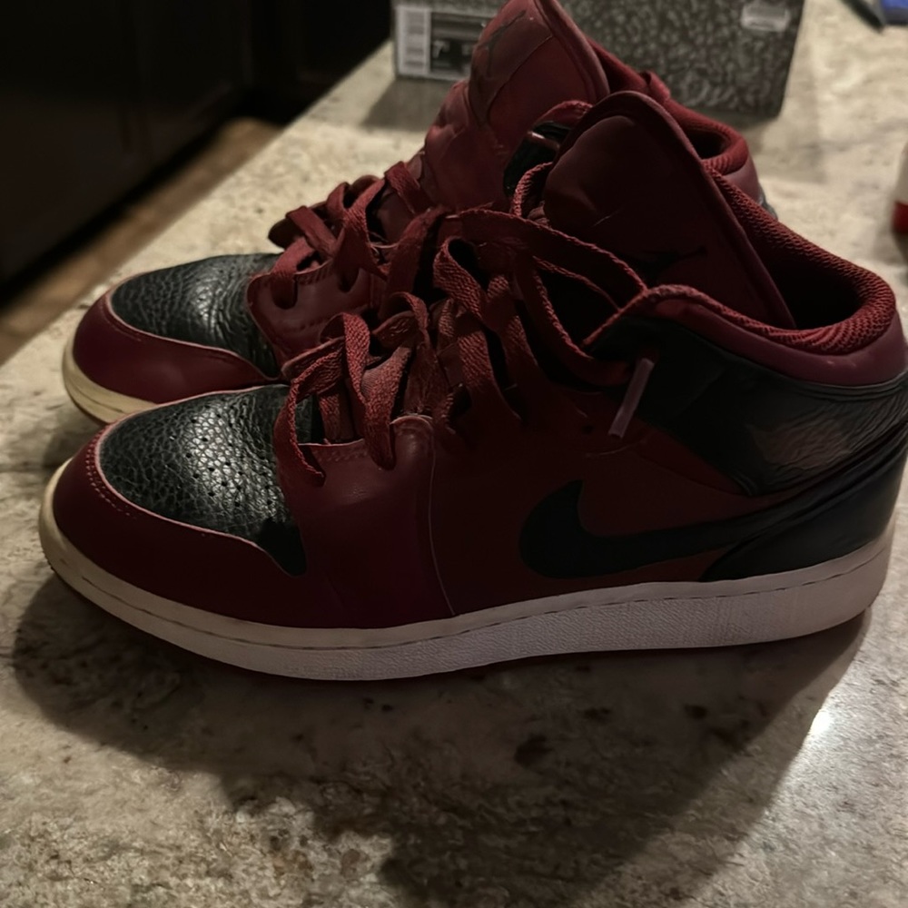 Jordan 1 mids